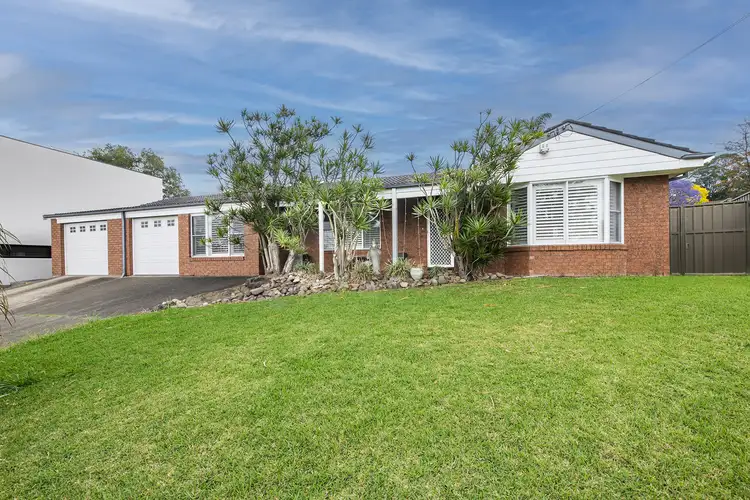 5 Walker Close