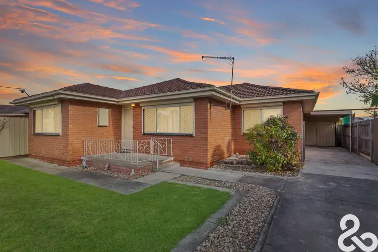 15 Derna Crescent
