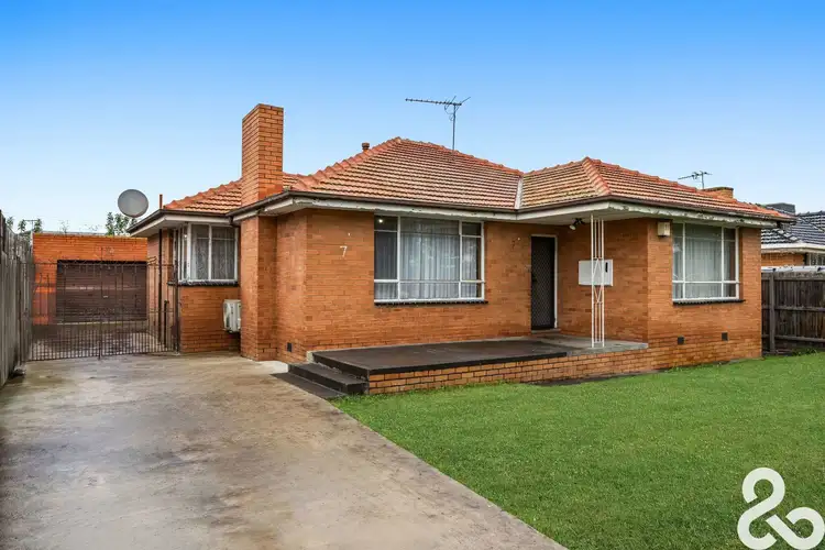 7 Robert Street