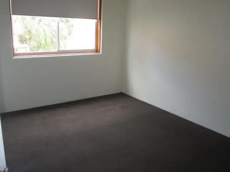 8/2 Grace Campbell Crescent