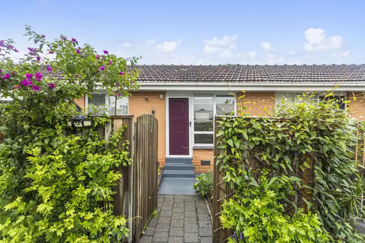 3/16 Bryan Avenue