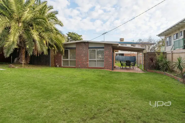 12 Dixie Close