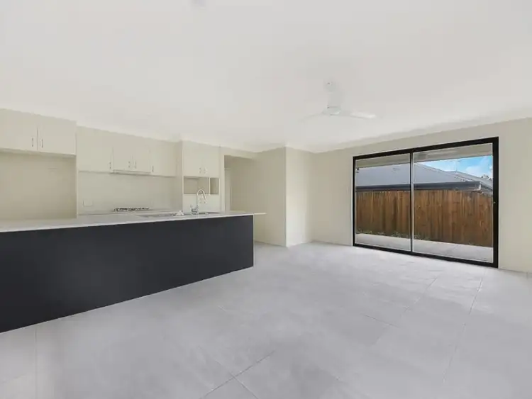 10 Daniell Close