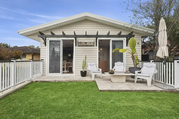 12a Horns Avenue