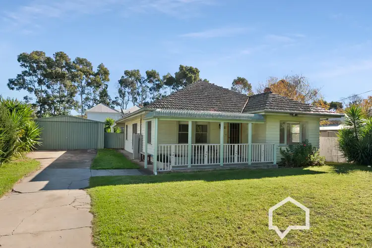 2 Havlin Street West