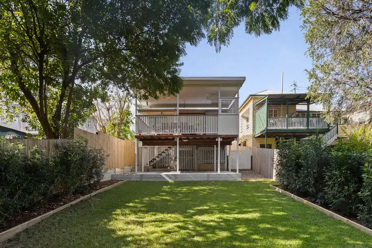 10 Holmesbrook Street