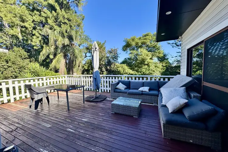 4 Edna Place
