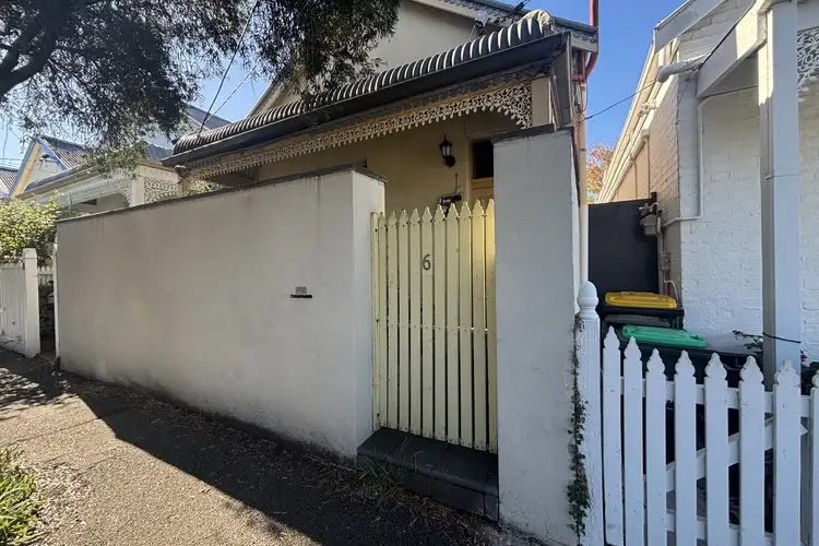 6 Brett Street