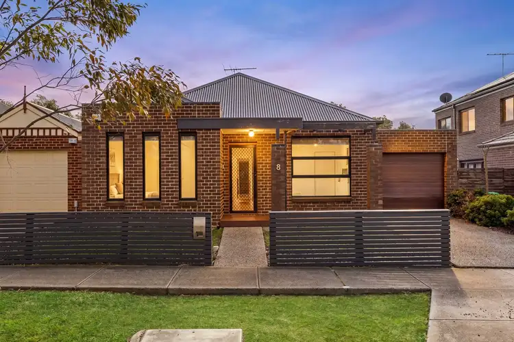 8 Rosella Crescent