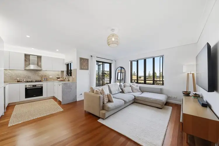 9/2-4 Fenton Avenue