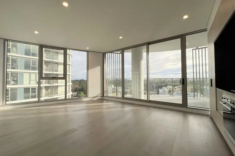 902/8 Chambers Court