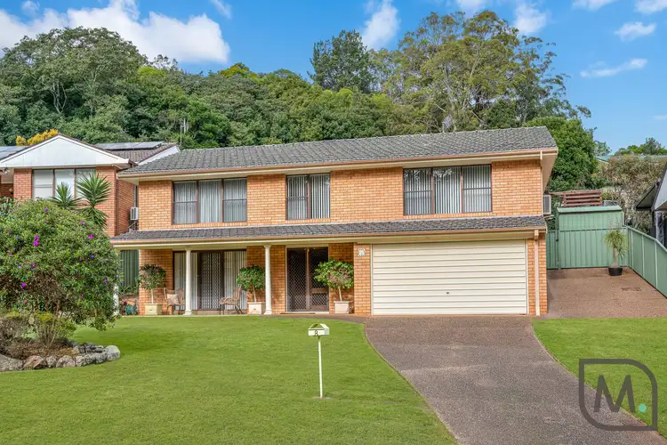 8 Woden Close