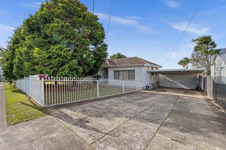 52 Old Bush Road