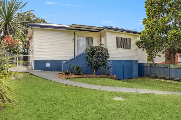 2 Tabrett Street