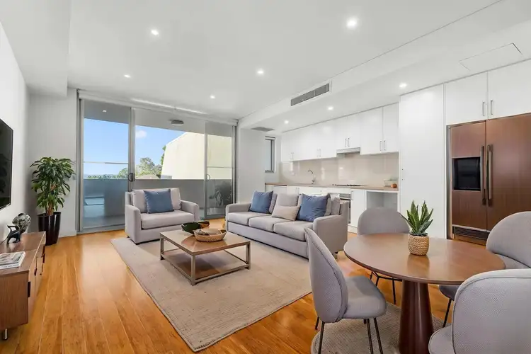 9/1 Monash Road