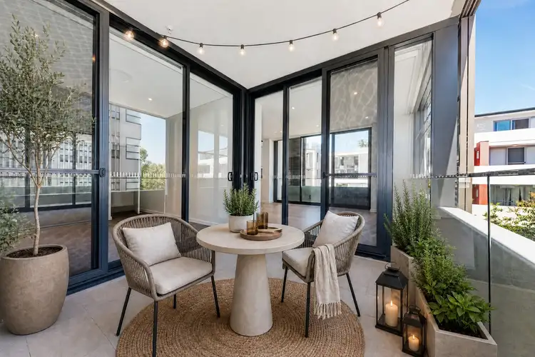 215/5 Mindarie Street