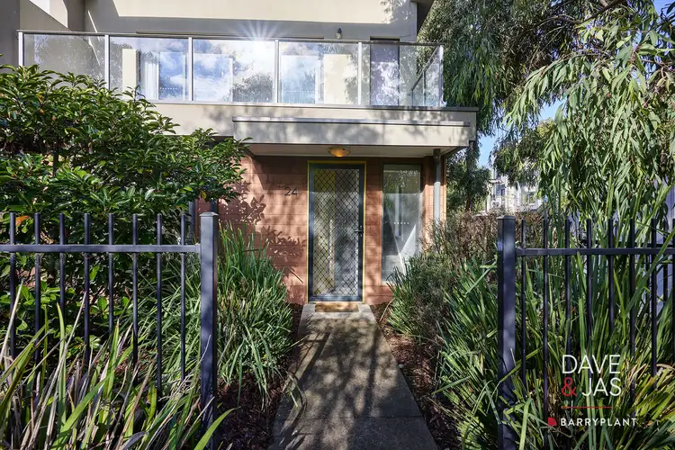24 Lithgow Way