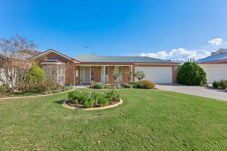 17 James Cook Drive
