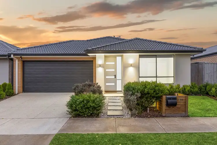 11 Devereux Way