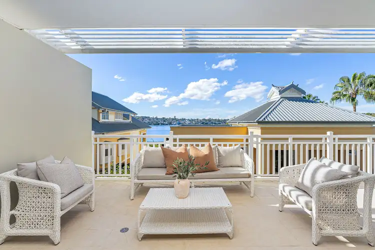 12/67 Peninsula Drive