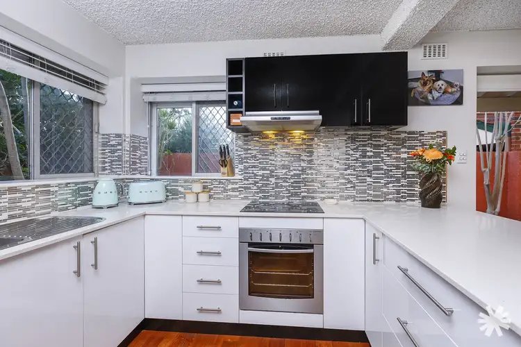 2/5 Cassey Street