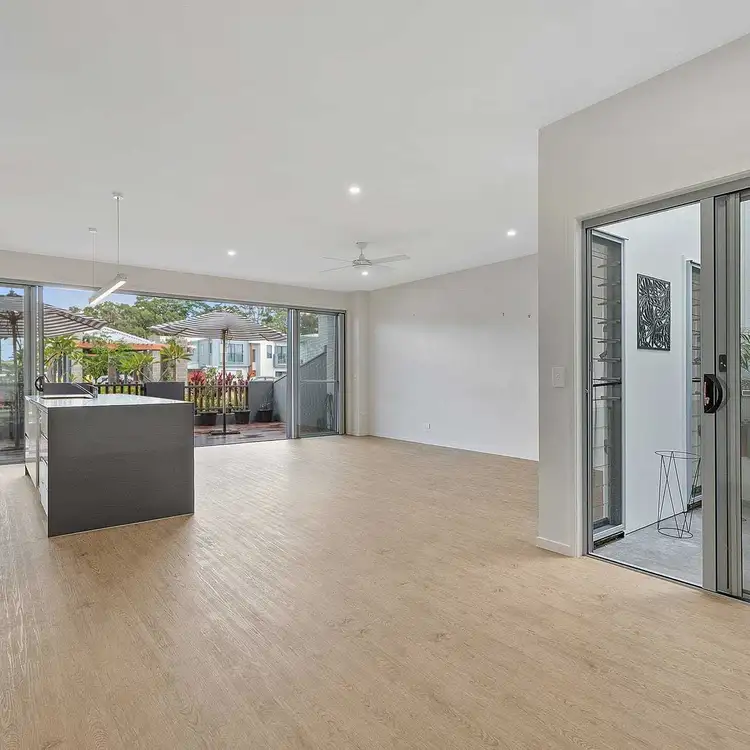 5 Pavilions Lane