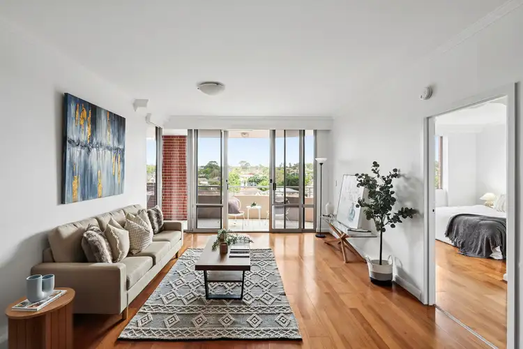 62/10 Webb Street
