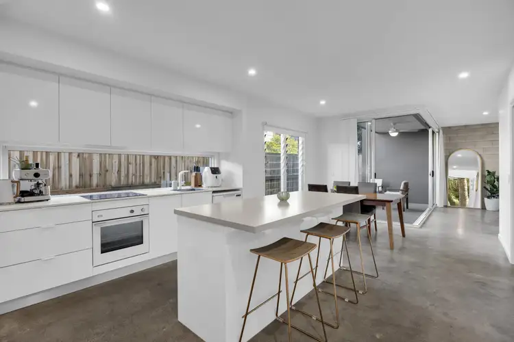2 Yidney Street