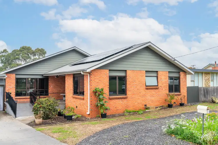 6 Nyora Court
