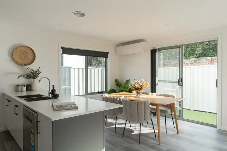 2/421 Hobart Road