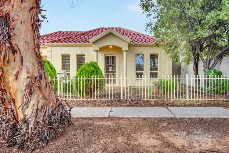 8 Lutana Crescent