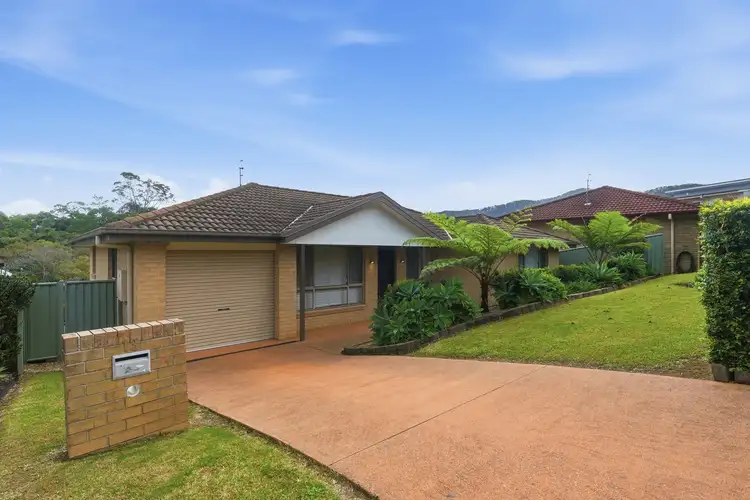 13 Ceanothus Close