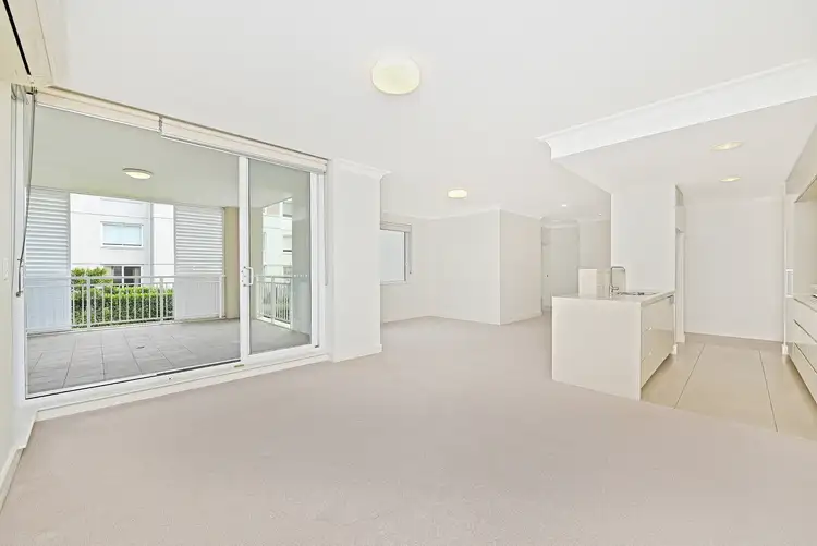 203/2 Peninsula Drive