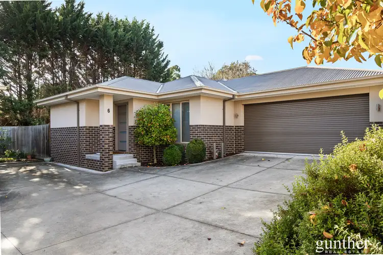 6 Elliot Close
