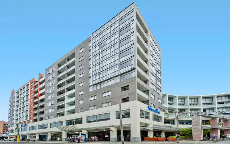 215/747 Anzac Parade