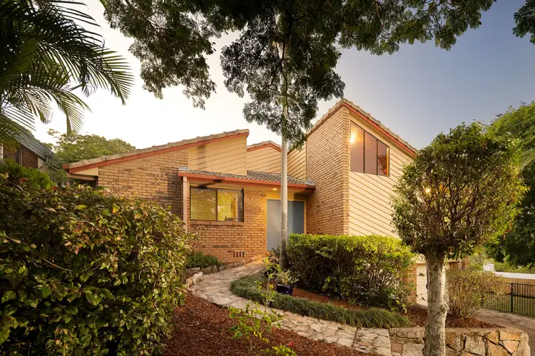 27 Pinkwood Street