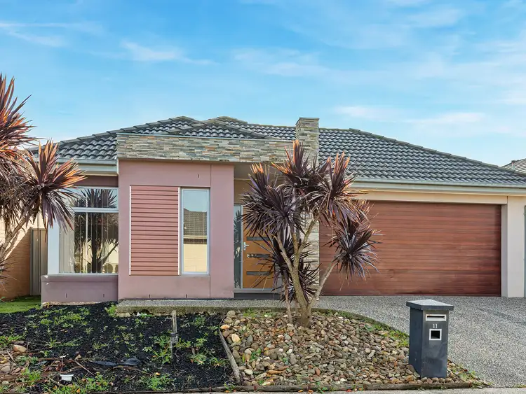 11 Rutherglen Way