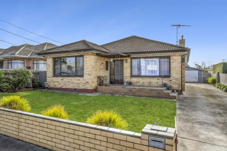 20 Deakin Street