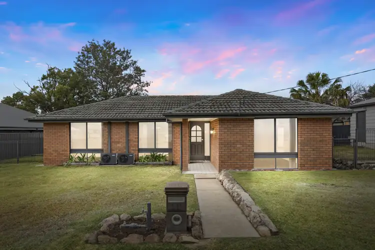 20 Deakin Street