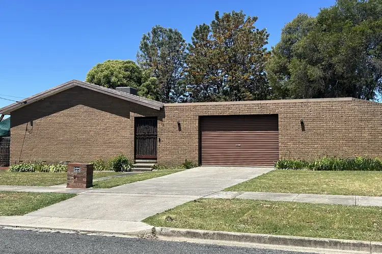 12 Serpentine Avenue