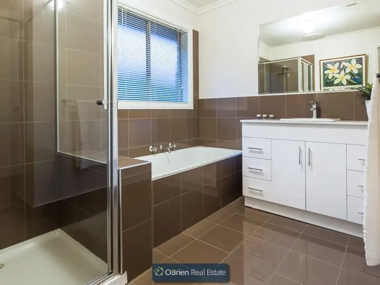 Fifth view of Homely house listing, 2 Claremont Glen, Berwick VIC 3806