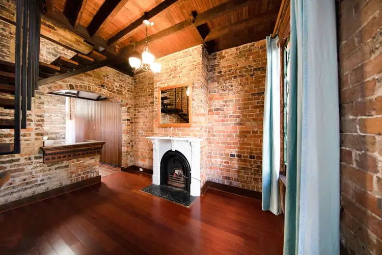 2 Fitzroy Street