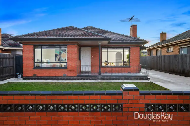 15 Daphne Street