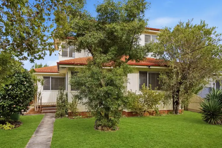 8 MacKenzie Avenue