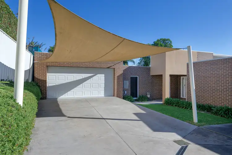 3/4 MacKenzie Crescent