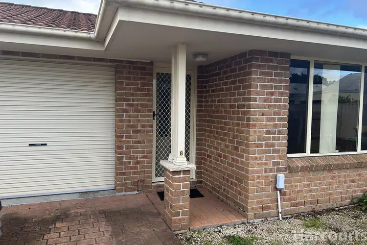 8/11 Bain Street