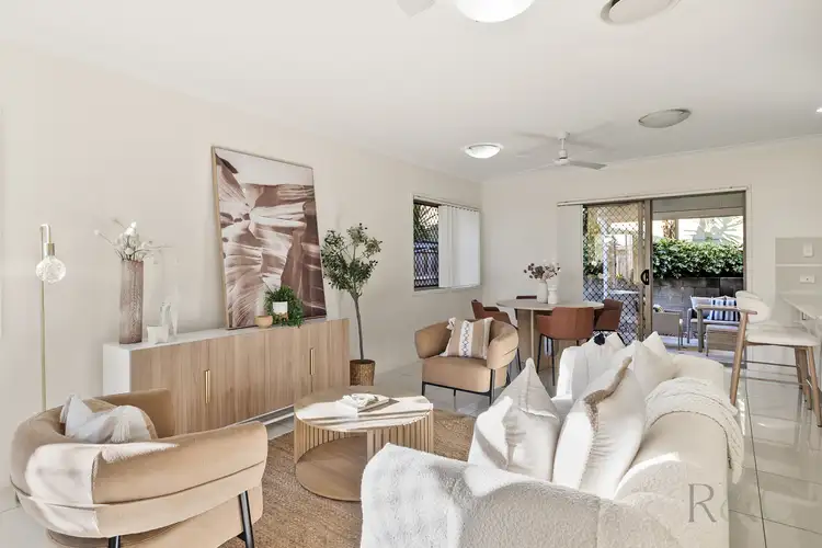 20/2 Photinia Crescent