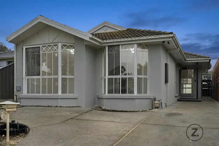 15 Rostron Way