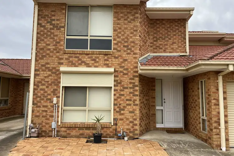 2/30 Nariel Road