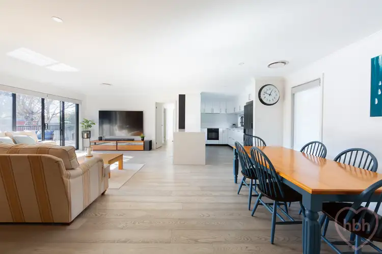 8 Dixon Drive